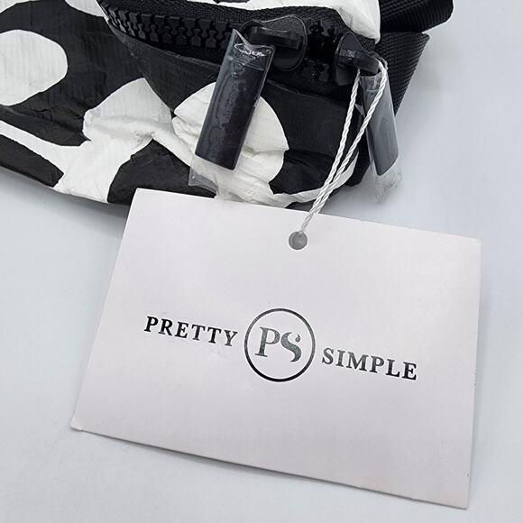 NEW Pretty Simple Kona Cove Tyvek Splashproof Beach Bum Bag Black & White Clover - Picture 3 of 9